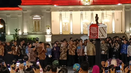 Peringati Hari Batik Nasional Jokowi Dan Iriana Hadiri Acara Istana