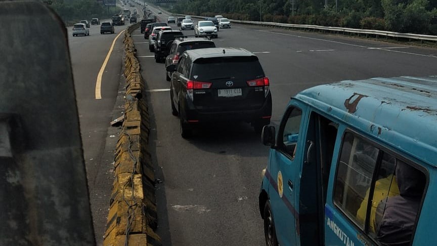 Volume Kendaraan Meningkat Contraflow Di Tol Japek Diperpanjang