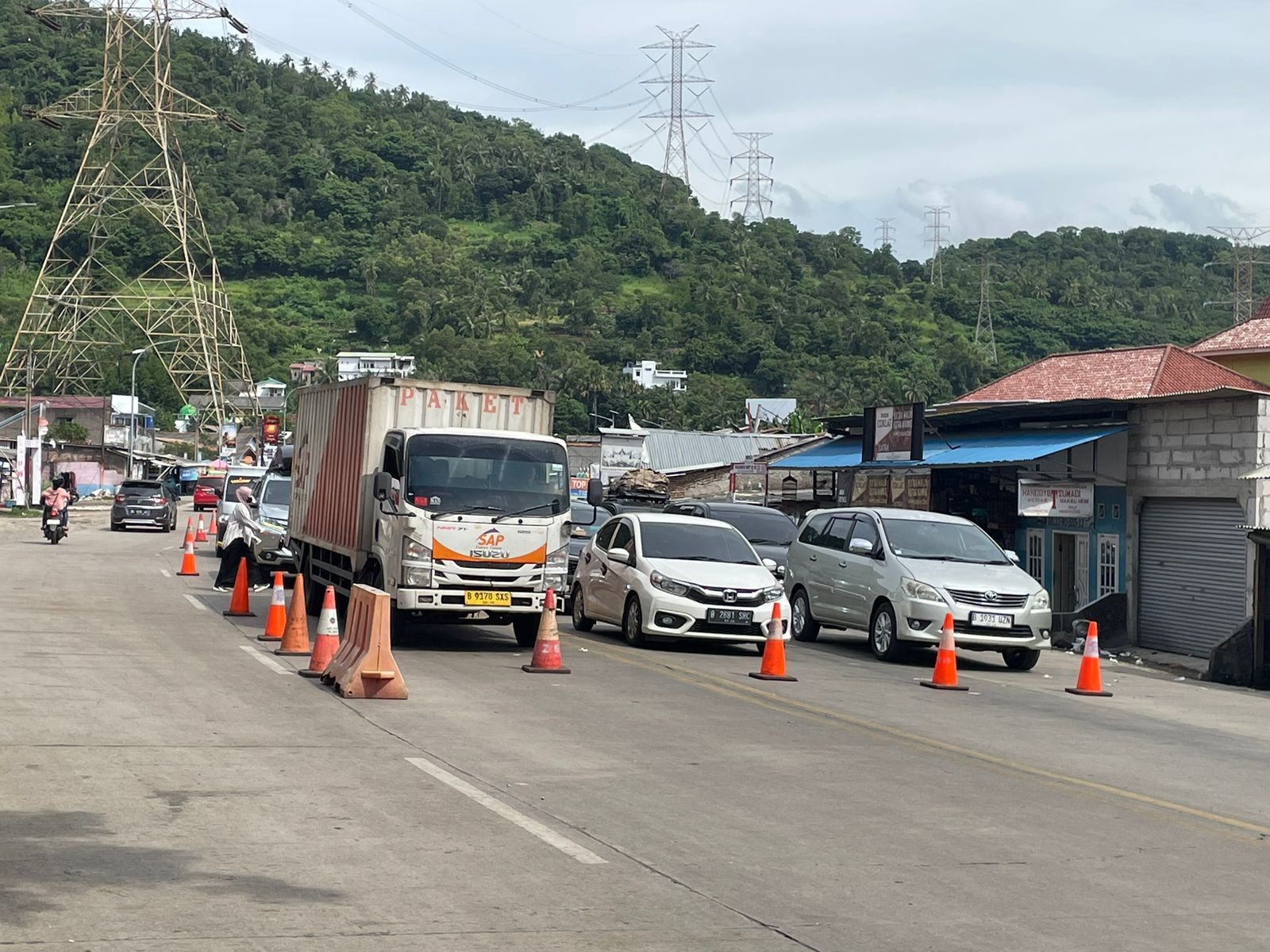 Akses Ke Pelabuhan Merak Disekat Antrean Kendaraan Mengular Hingga 10