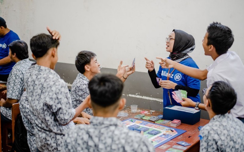 Sambut Hari Asuransi Allianz Indonesia Beri Literasi Keuangan Untuk