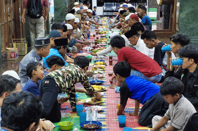 Tradisi Buka Puasa Bersama Di Masjid Jami Al Anwar Jakarta