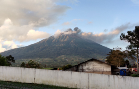 Kerinci Erupsi Maskapai Diimbau Hindari Penerbangan Di Sekitar Gunung Api