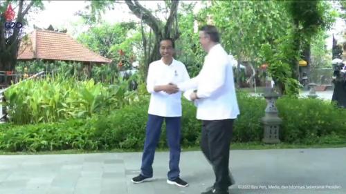 Jokowi Ajak Pimpinan Negara G20 Jalan Pagi Di Hutan Kota Mangrove Bali