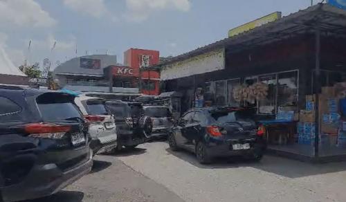 Tol Jakarta Cikampek Mulai Padat Rest Area Km 62 Jadi Favorit Pemudik