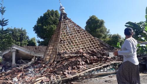 Begini Penampakan Masjid Yang Roboh Akibat Gempa Malang