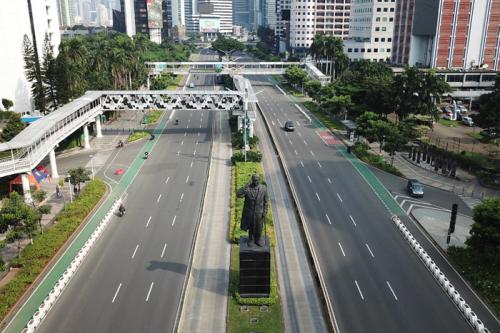 Hari Pertama Ppkm Darurat Jalan Sudirman Jakarta Sepi