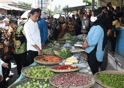 Presiden Jokowi Cek Harga Kebutuhan Pokok Di Pasar Baleendah Bandung