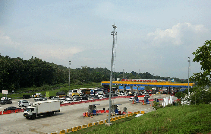 Begini Antrean Kendaraan Pemudik Di Gerbang Tol Kalikangkung Semarang H