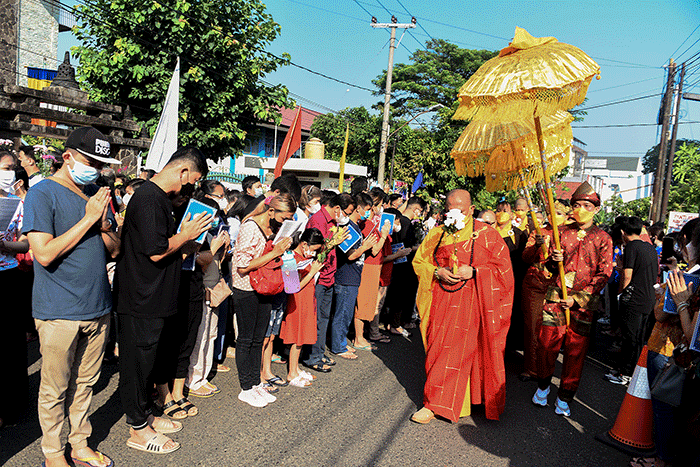 Ribuan Umat Buddha Ikuti Puja Bakti Dan Detik Sidhi Tri Suci Waisak