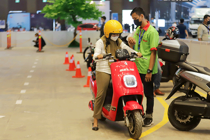 Pameran Kendaraan Listrik Pevs Hadirkan Test Ride Dan Test Drive