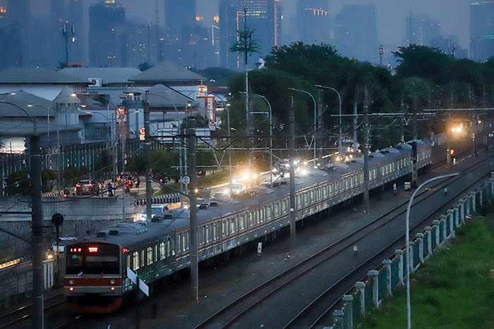 Penumpang Kereta Api Jarak Jauh Wajib Vaksin Booster Mulai Besok