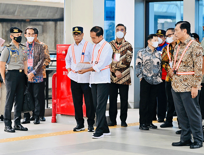 Presiden Jokowi Tinjau Infrastruktur Dan Naik Krl Dari Tanah Abang Ke