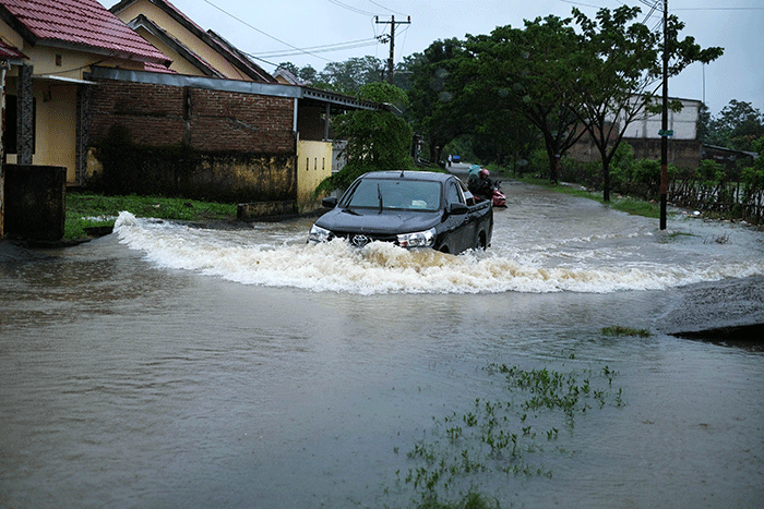 Banjir Rendam Permukiman Warga Di Perumnas Antang Makassar