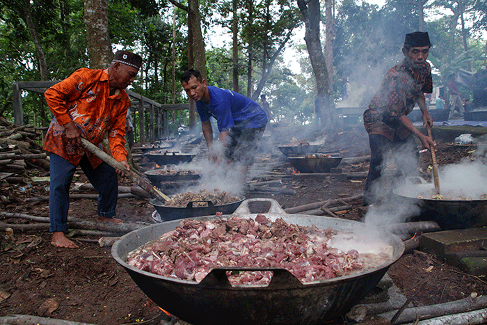 Tradisi Nyadran Di Ngijo Semarang Sembelih Ekor Kambing