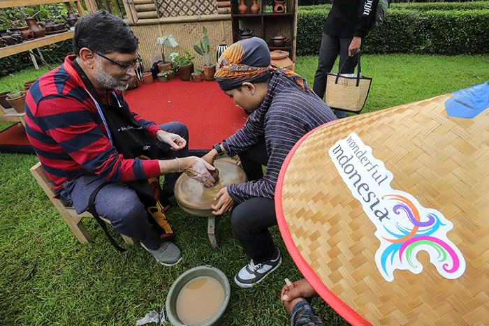 Delegasi ATF 2023 Diajak Belajar Membatik Hingga Kunjungi Candi Borobudur