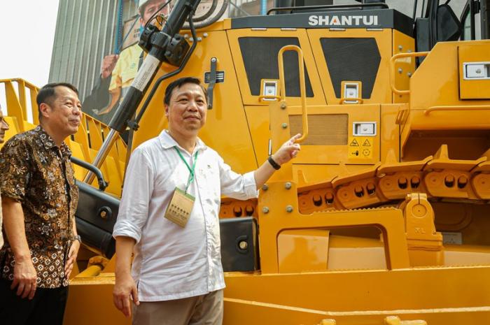 Pamerkan Alat Berat Gm Tractors Ramaikan Gelaran Mining Indonesia