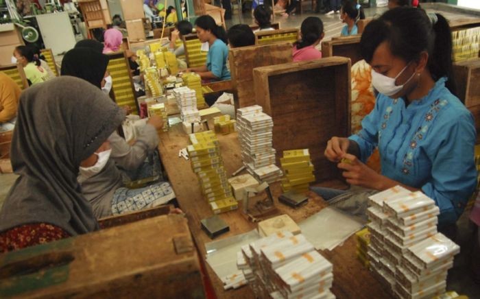 Industri Rokok Keluar dari DNI, Pemerintah Sebut untuk Bantu IKM. (Foto: Okezone)