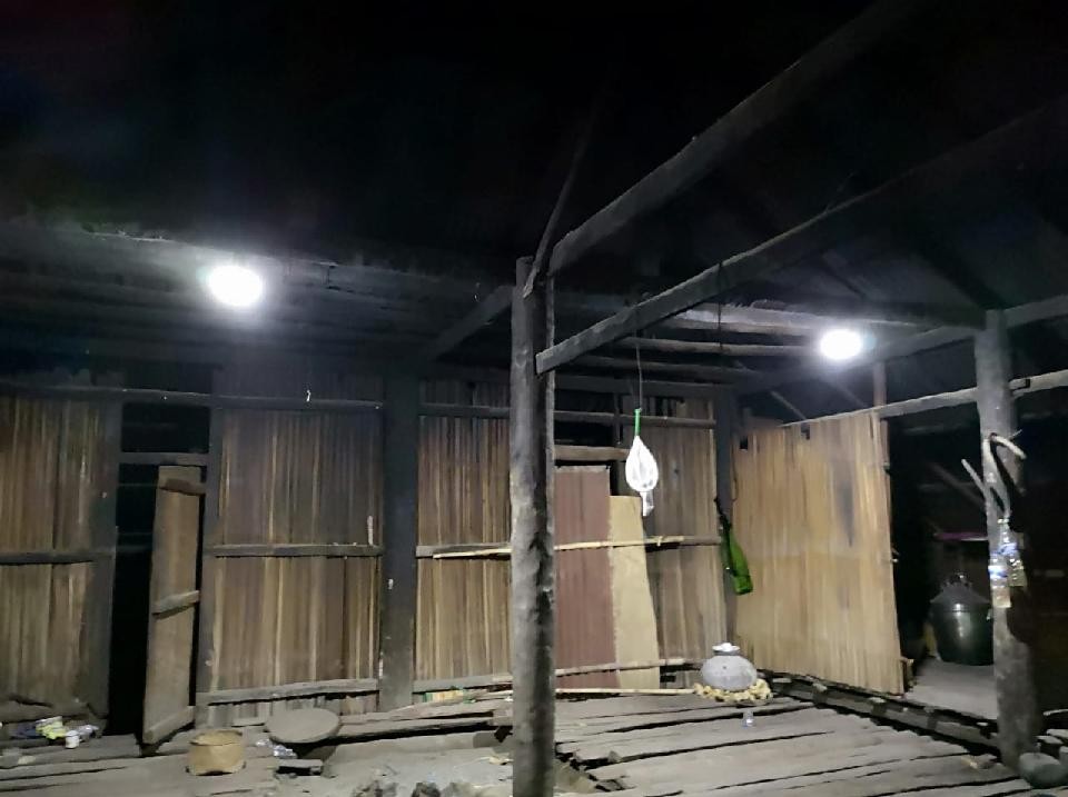 Melalui LTSHE dari ESDM, Dusun Kutikupelang Kini Terang saat Malam . (Foto: Stellar/Hadi M Djuraid)