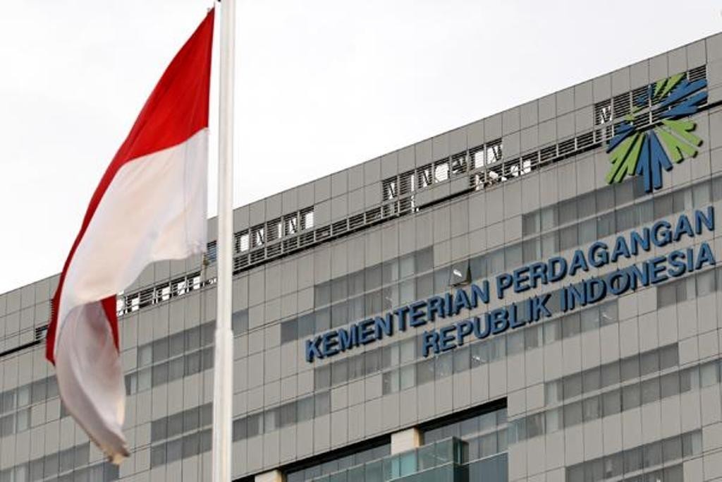 Jokowi memutuskan untuk melarang ekspor bahan baku minyak goreng atau crude palm oil (CPO) dan minyak goreng mulai Kamis pekan (28/4/2022).