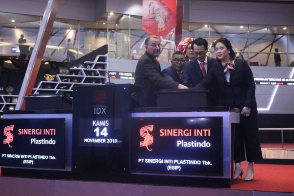 Tawarkan 190 Juta Saham, Sinergi Inti Plastindo Resmi Melantai di Bursa. (Foto:Ist)