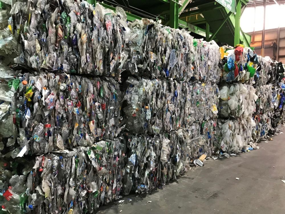 Ilustrasi sampah plastik