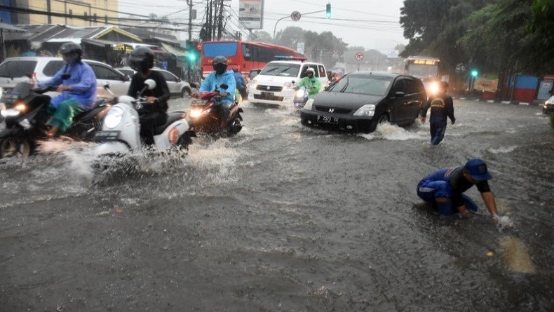 Lima Titik di Jaksel Terendam Banjir Usai Hujan Deras (Foto: MNC Media)