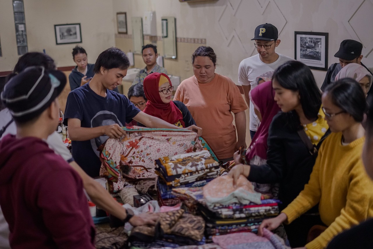 Beromset Puluhan Juta, Perajin Batik Ini Terbantu Pendampingan BTPN Syariah. (Foto: BTPN)