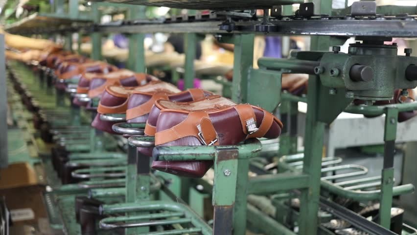 Harga Sepatu Naik 10 Persen, Bahan Baku dari China Terhambat. (Foto: Ist)