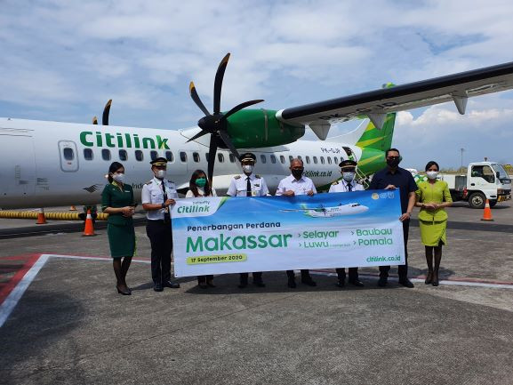 Direktur Utama Citilink Juliandra (keempat dari kanan) bersama dengan jajaran direksi lainnya. (Foto: Citilink)