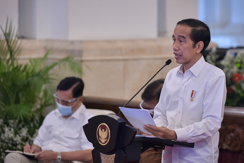 Bantu UMKM, Jokowi Serahkan Bantuan Modal Kerja Rp2,4 Juta. (Foto : Setkab)