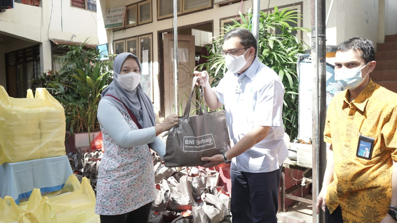 BNI Sigap Berikan Bantuan Kemanusiaan Bagi Korban Bencana Banjir Sulut dan Jabar. (Foto: BNI)