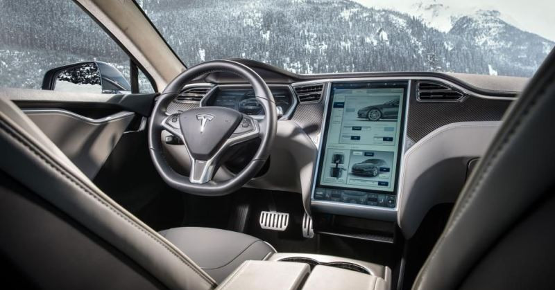 Layar Sentuh Overheat, Tesla Recall 130 Ribu Mobil Listriknya. (Foto: MNC Media)