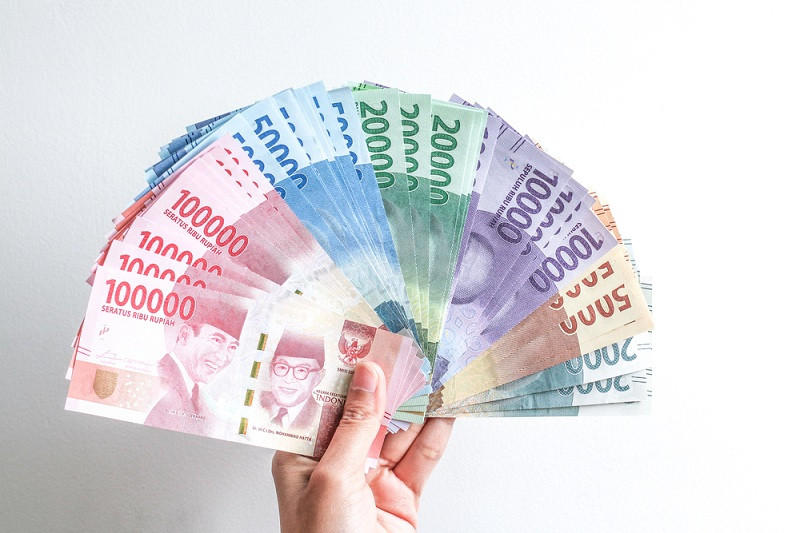 Uang Beredar Diprediksi Melonjak, Rupiah Ditutup Melemah ke Rp15.163 per USD. Foto
