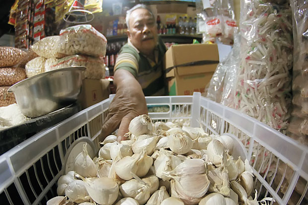 Pedagang bawang putih. (Foto: MNC Media)