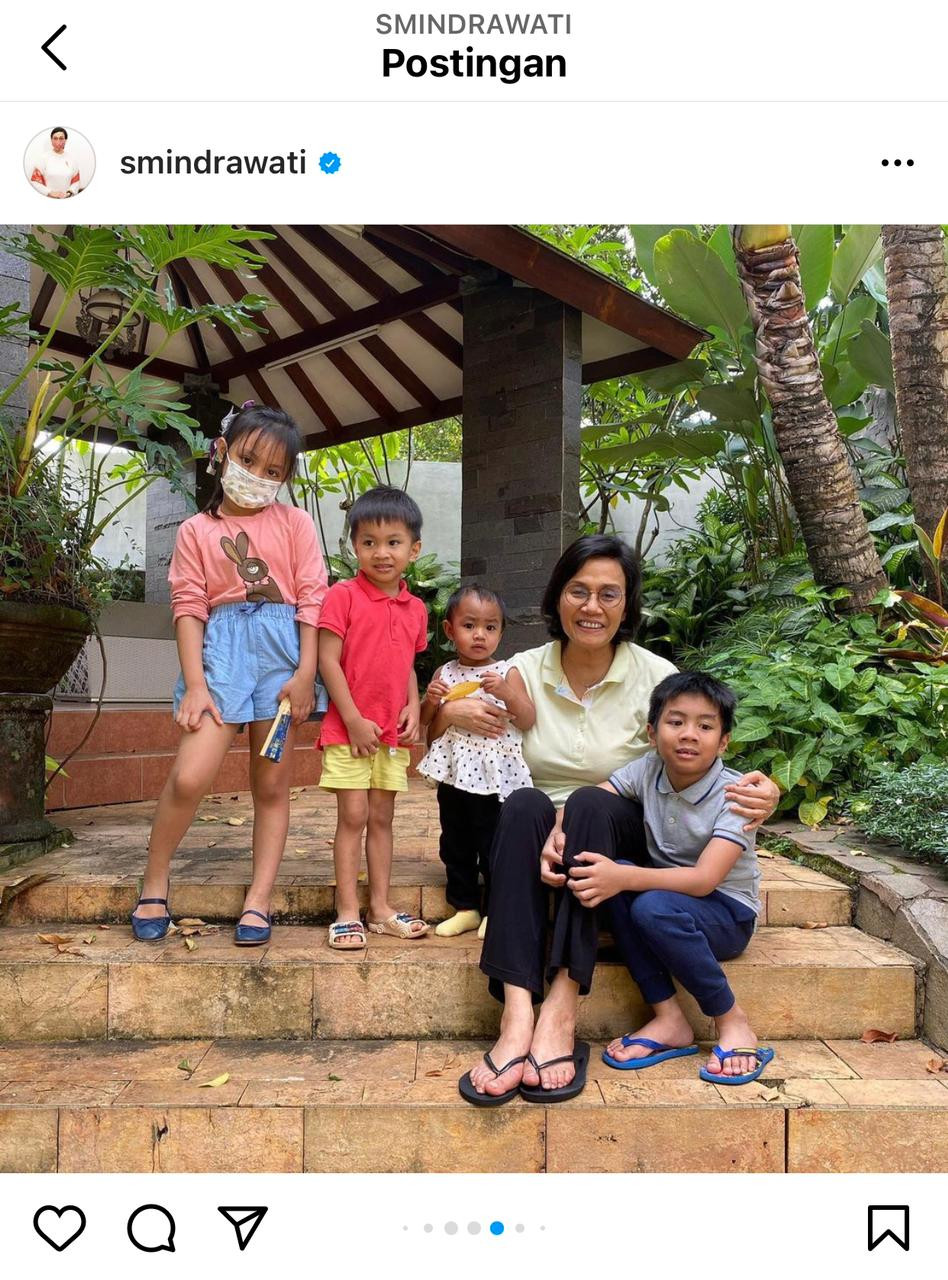 Posting Imlek Bersama Cucu, Sri Mulyani: Bahagia Itu Sederhana