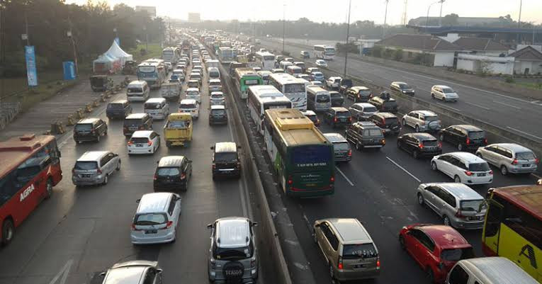 Daftar Ruas Jalan Tol dan Non Tol yang Perpanjang Pembatasan Lalin Angkutan Barang. (Foto MNC Media)