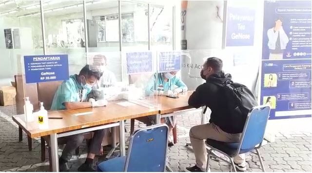 Gunakan GeNose C-19, 10 Calon Penumpang Pesawat di Juanda Positif Covid-19. (Foto: MNC Media)