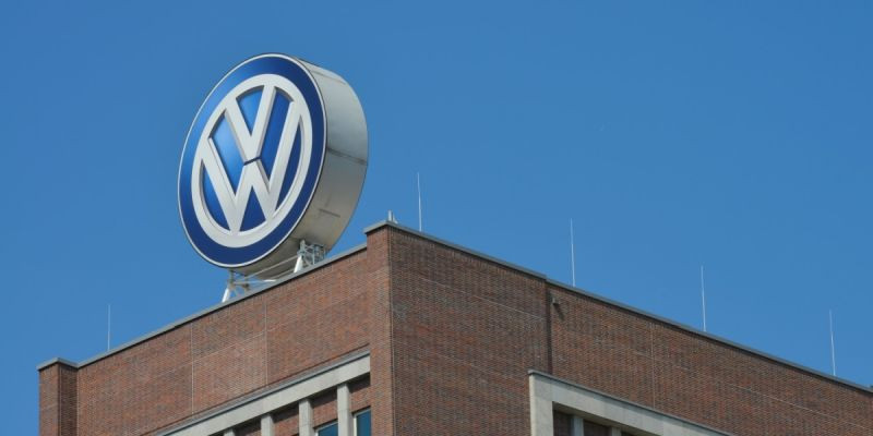 Penjualan mobil listrik VW naik di Eropa tapi anjlok di China pada awal 2025, menandakan tantangan besar di pasar global kendaraan listrik. (foto: MNC Media)