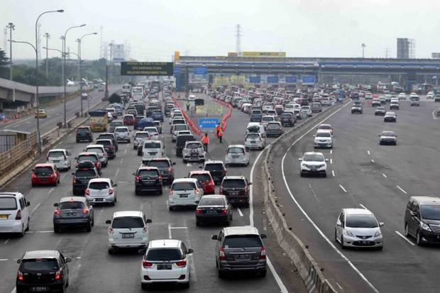 Ingat Ya! Ganjil Genap dan One Way Berlaku di Tol Cikampek Sore Ini. (Foto: MNC Media)