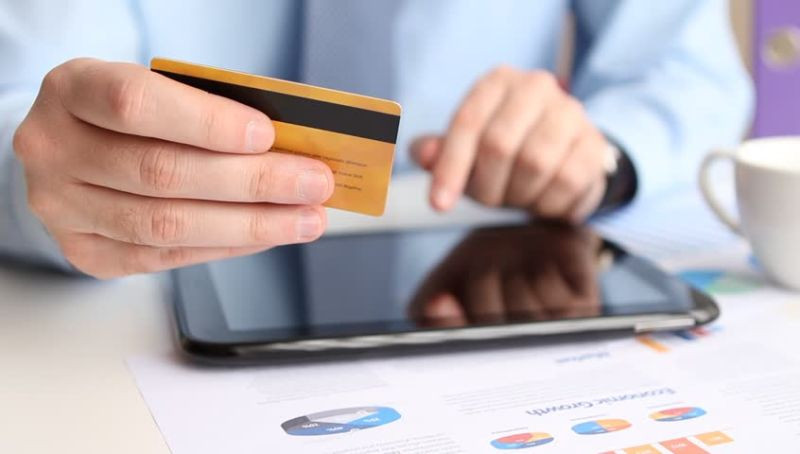Transaksi Digital Digenjot, OJK Catat 49 Persen Masyarakat Pakai Internet Banking. (Foto : MNC Media)