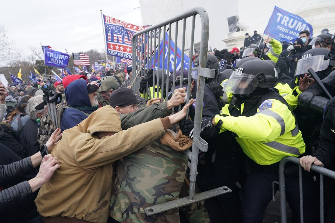 Pendukung Trump menyerbu Capitol Hill menjadi salah satu penyebab Youtube menutup Channel eks presiden AS itu. (Foto: MNC Media)