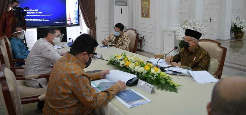 Wakil Presiden Maâ€™ruf Amin minta pengurus Masyarakat Ekonomi Syariah untuk melakukan reformasi pajak Lembaga Keuangan Syariah. (Foto: Dokumentasi Setwapres)