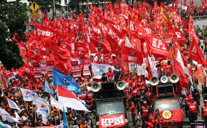 Dear Pak Jokowi, Buruh Minta BLT Subsidi Gaji Masuk APBNP 2021 (FOTO:MNC Media)