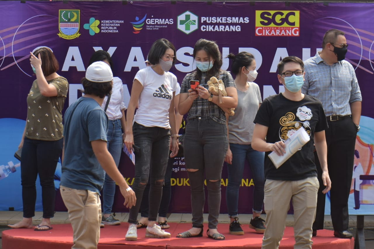 Hari Ini, Ribuan Pedagang Pasar Bekasi Jalani Vaksinasi Covid-19 (FOTO:MNC Media)