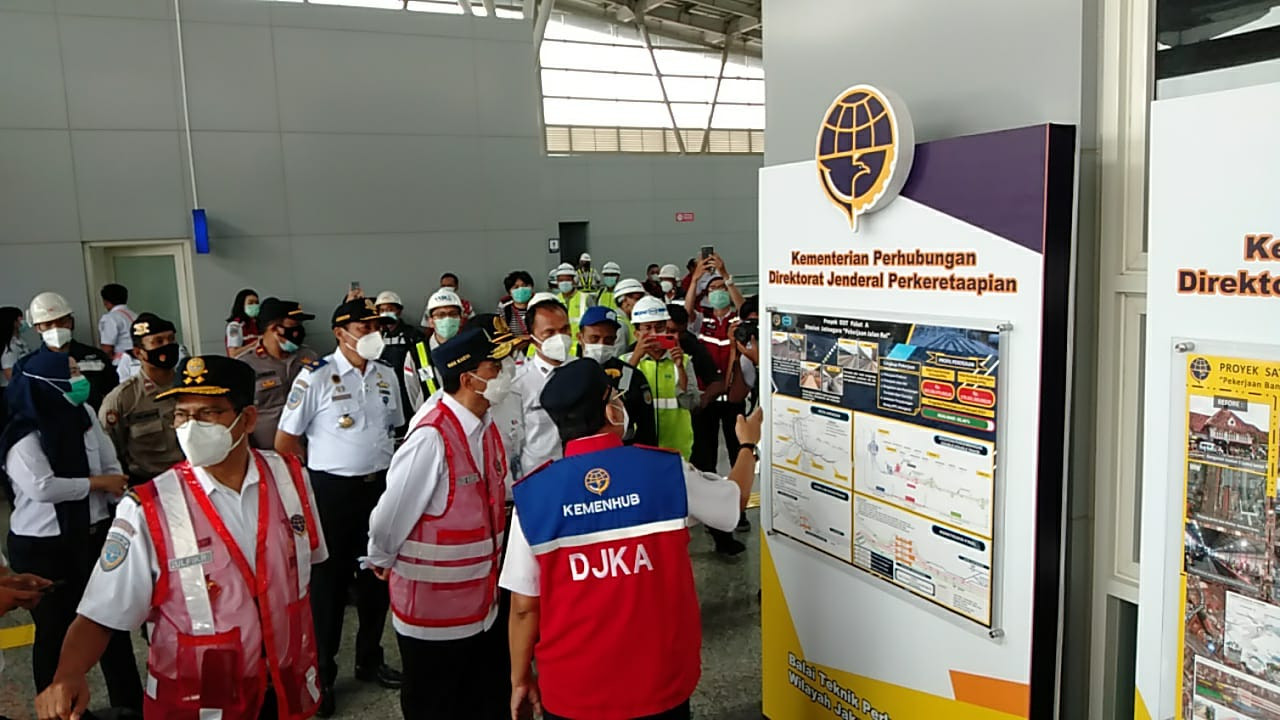 Selesai Berbenah, Menhub Tinjau Hasil Renovasi Stasiun Jatinegara. (Foto : MNC Media)