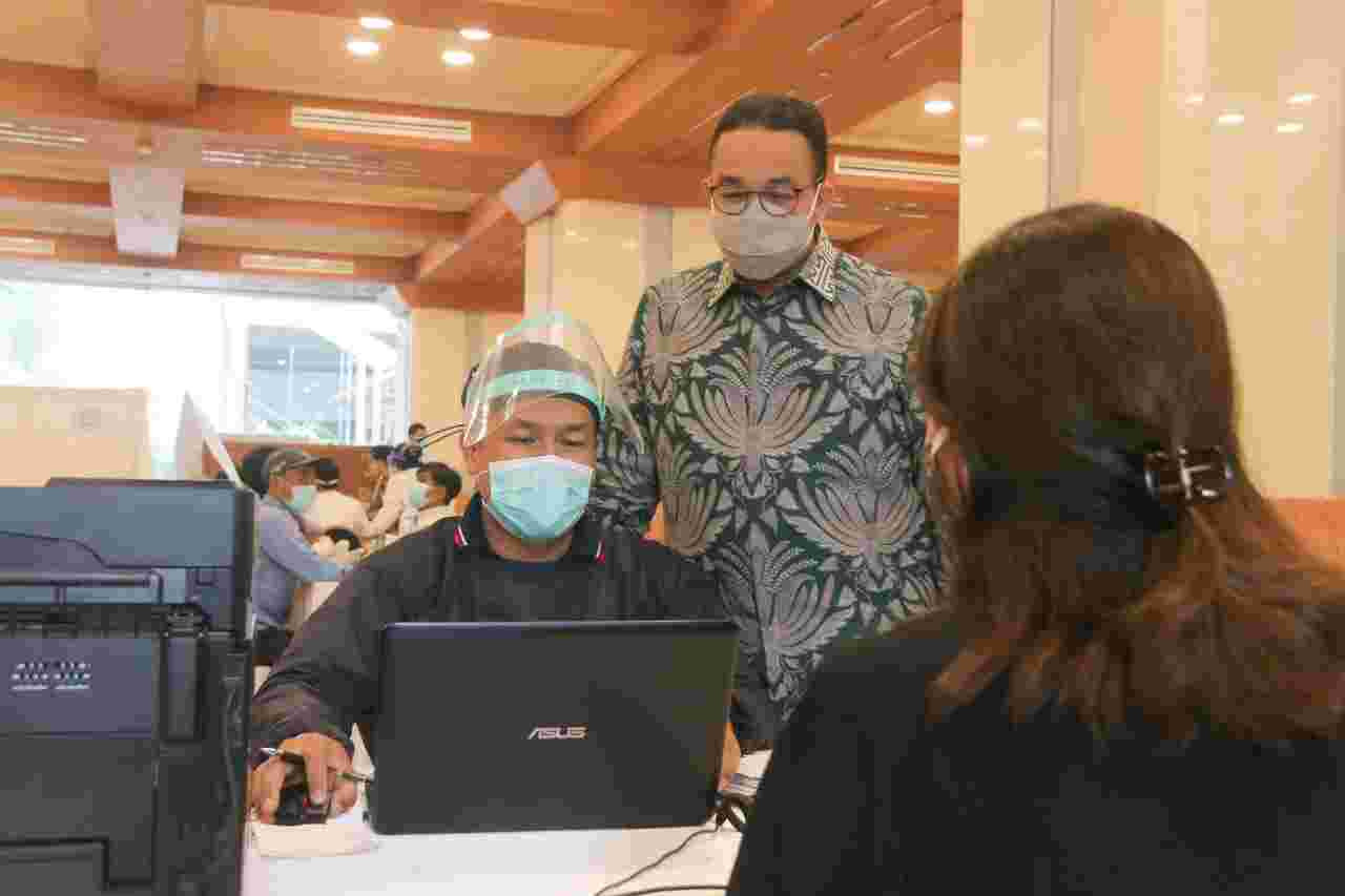Anies Gelar Vaksinasi bagi Awak Media di Balai Kota DKI Jakarta (FOTO:MNC Media)