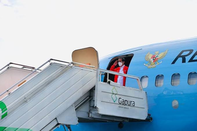 Jokowi Minta Menhub Tambah Dua Penerbangan ke Bandara Kuabang (FOTO:MNC Media)
