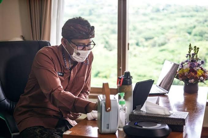 Sandiaga Luncurkan Kartu Prakerja Bagi Pelaku Parekraf di Toba (FOTO:MNC Media)