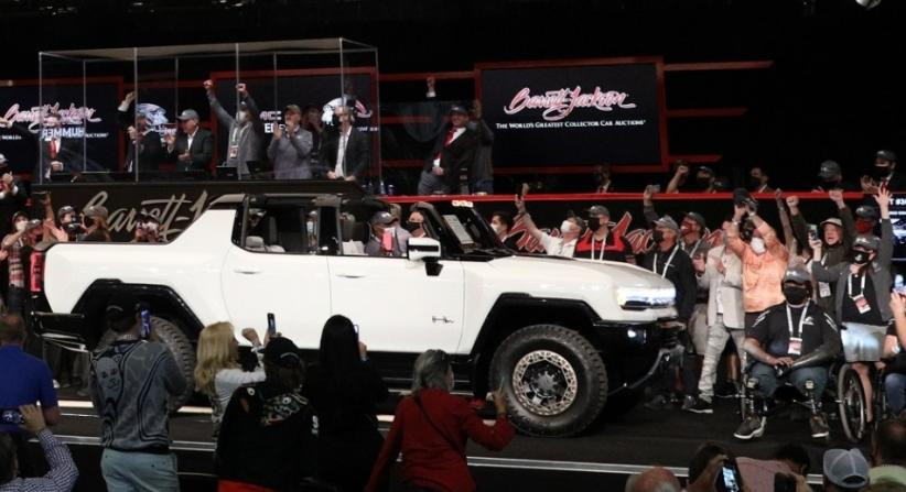 Seseorang berani membayar GMC Hummer EV Edition 1 seharga 2,5 juta dolar AS atau sekitar Rp36 miliar. (Foto: MNC Media)