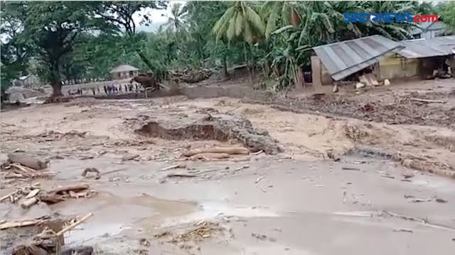 Sempat Padam, PLN Hidupkan Kembali 4.885 Gardu Listrik di Lokasi Banjir dan Longsor NTT (FOTO:MNC Media)